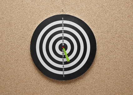 Dartscheibe mit Bleistift Dartscheibe mit Bleistift